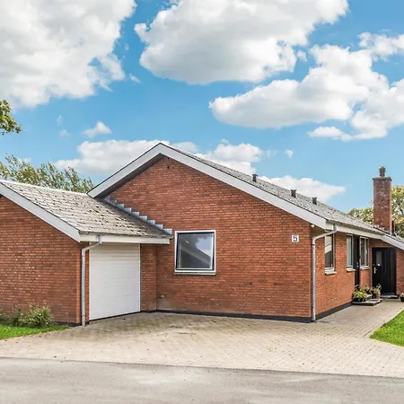 Nice In With House A Panoramic View
